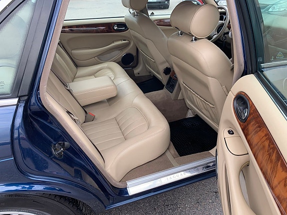 Jaguar XJ 8 of 14