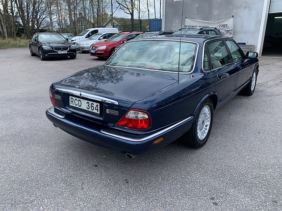 Jaguar XJ 3 of 14