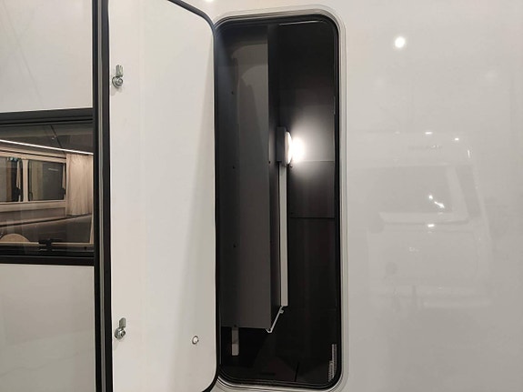 Adria Astella 644 DP / ALDE / Lyxvagn / Dubbelsäng / Ugn / Micro 5 of 5