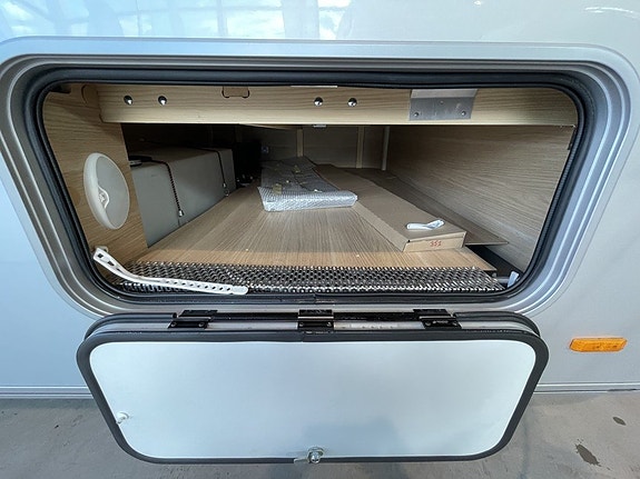 Adria Astella 644 DP / ALDE / Lyxvagn / Dubbelsäng / Ugn / Micro 7 of 26