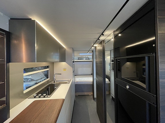 Adria Astella 644 DP / ALDE / Lyxvagn / Dubbelsäng / Ugn / Micro 10 of 26
