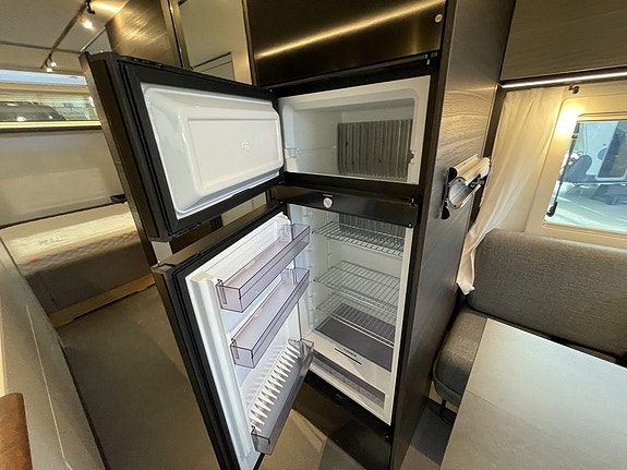 Adria Astella 644 DP / ALDE / Lyxvagn / Dubbelsäng / Ugn / Micro 23 of 26