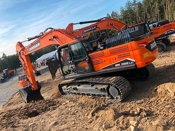 Develon DX225LC-7, DX235LCR-7, DX255LC-7, DX300LC-7 2 of 3