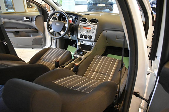 Ford Focus 19 of 23