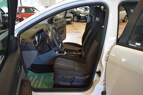 Ford Focus 14 of 23