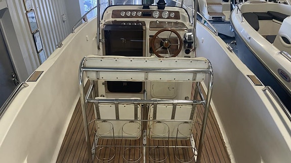 Uttern S64 Exclusive med Mercruiser 4,3 L -02 3 of 7