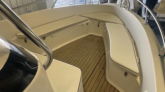 Uttern S64 Exclusive med Mercruiser 4,3 L -02 5 of 7