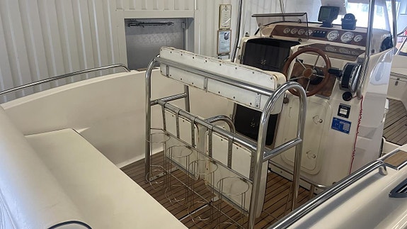 Uttern S64 Exclusive med Mercruiser 4,3 L -02 2 of 7