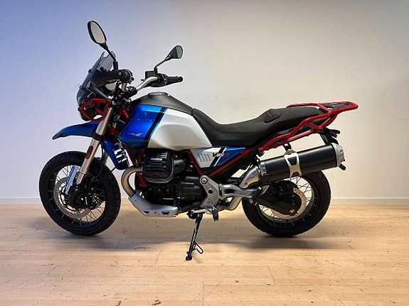 Moto Guzzi V85 TT Evocative 4 of 4