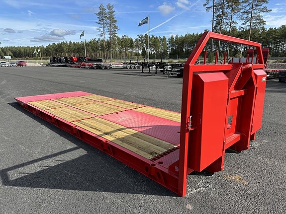 Hakarps - 7m Maskinflak med omvänd ramp och stegar i flaket 6 of 6