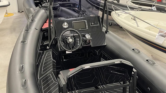 Grand D 600 Lux -23 Yamaha F 150 XB -23 23 of 30