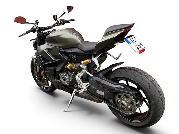 Ducati Streetfighter V2 5 of 6