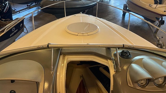 Monterey 214 FSC / Volvo Penta 4,3 GXI -07 320 tim 7 of 9