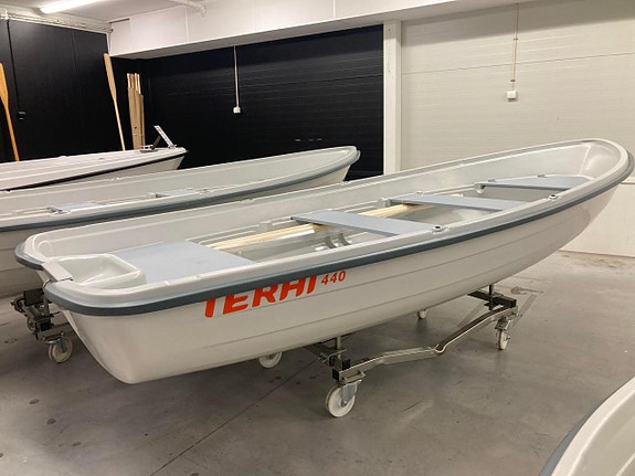 Terhi 440 inkl åror 4 of 4