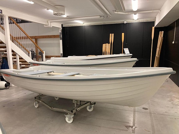 Terhi 440 inkl åror