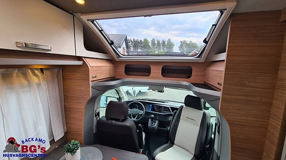 Weinsberg X-CURSION VAN EDITION [PEPPER] 500 MQ // 35 ÅRS KAMPANJ // 3 of 5