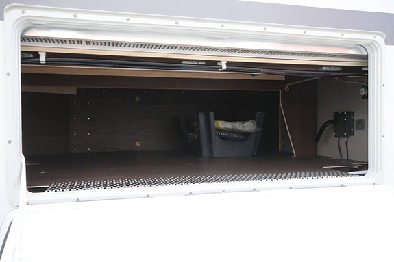Adria Alpina 663 UK 3 of 21