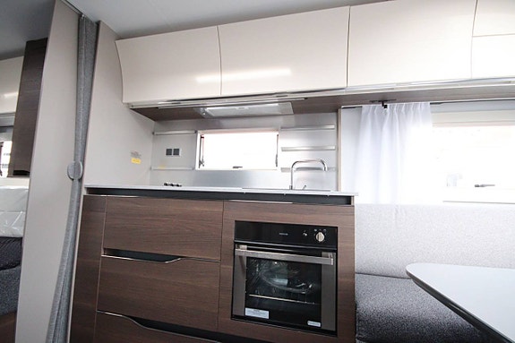 Adria Alpina 663 UK 9 of 21