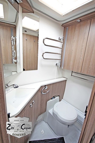 Kabe Royal 560 XL + AC 13 of 17