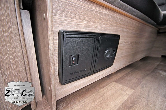 Kabe Royal 560 XL + AC 16 of 17