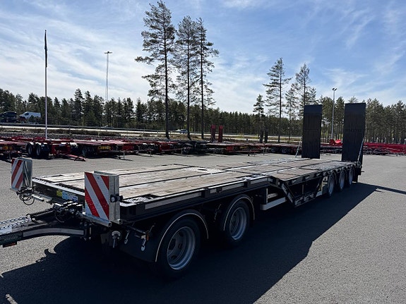Hakarps - 42 tons maskinvagn med hjulfickor OMNGÅENDE LEV 4 of 5
