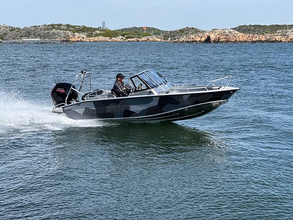 UMS 545DC med Mercury 80hk - VÄRSTINGALUBÅT I LITET FORMAT 2 of 12