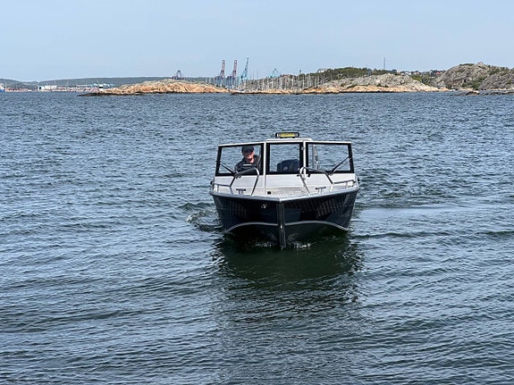UMS 545DC med Mercury 80hk - VÄRSTINGALUBÅT I LITET FORMAT 4 of 12