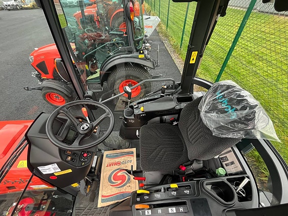 Kubota LX351, kompakt-traktor 2 of 5
