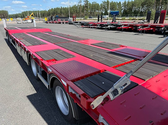 Hakarps - 38 tons maskinvagn med hydrauliska ramper OMG LEV 9 of 12