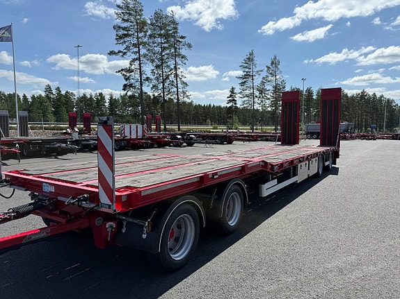 Hakarps - 38 tons maskinvagn med hydrauliska ramper OMG LEV 4 of 12