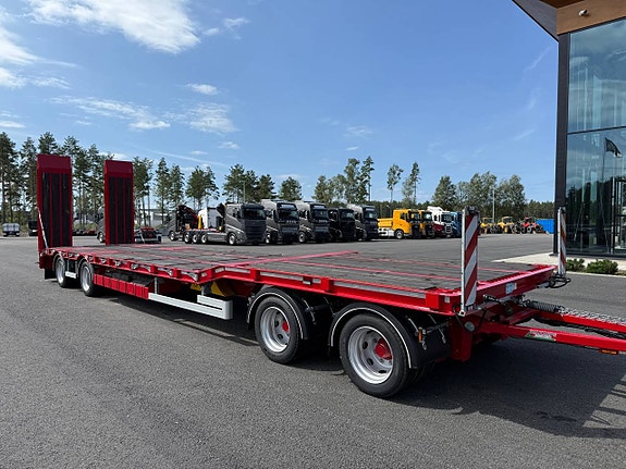 Hakarps - 38 tons maskinvagn med hydrauliska ramper OMG LEV 3 of 12