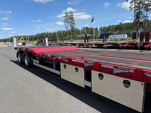 Hakarps - 38 tons maskinvagn med hydrauliska ramper OMG LEV 8 of 12