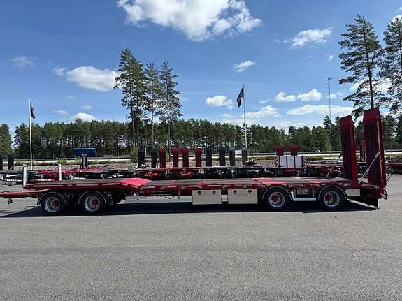 Hakarps - 38 tons maskinvagn med hydrauliska ramper OMG LEV 5 of 12