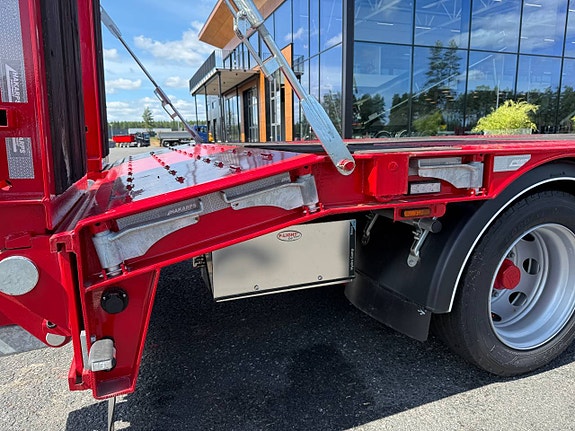 Hakarps - 38 tons maskinvagn med hydrauliska ramper OMG LEV 11 of 12