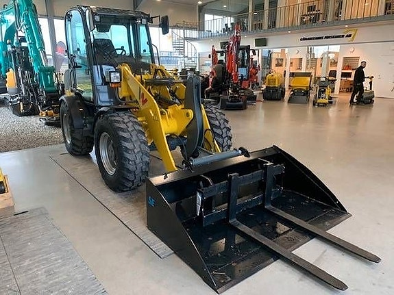 Wacker Neuson WL52 4 of 5