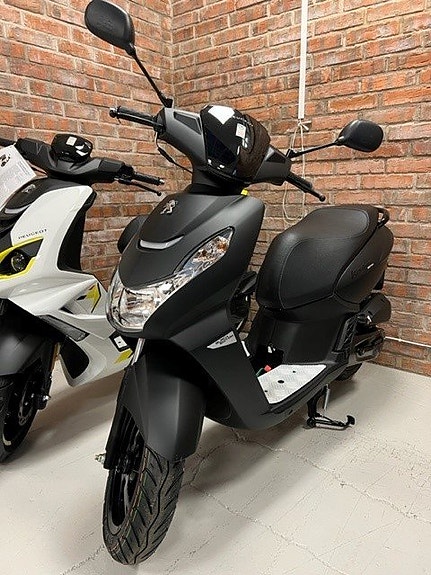 Peugeot Kisbee 4-takt Black Edition "Kampanj Spara 3000:-"