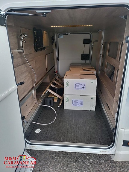 Kabe Imperial Travel Master Intergrated 810 Tandem LQB Queenbed 20 of 21