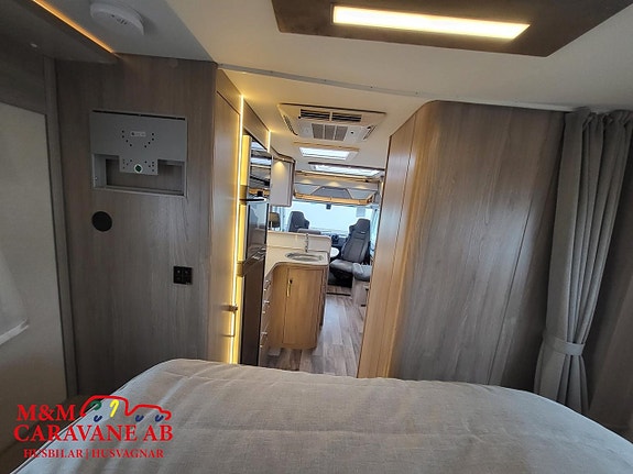 Kabe Imperial Travel Master Intergrated 810 Tandem LQB Queenbed 11 of 21