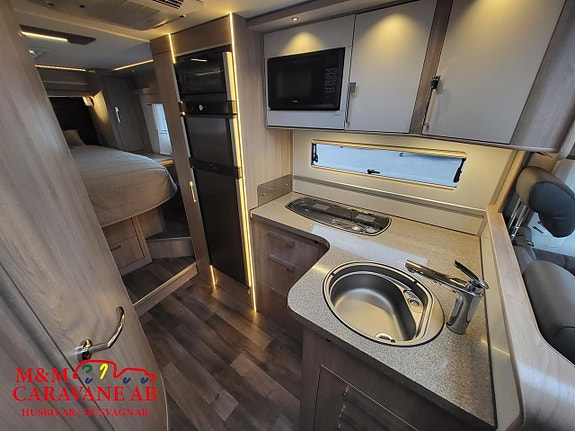Kabe Imperial Travel Master Intergrated 810 Tandem LQB Queenbed 7 of 21