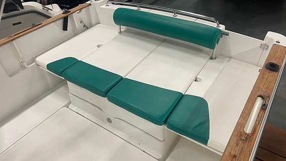 Jeanneau 725 WA med Volvo Penta 4.3 GL -00 - 1 ägare 3 of 7