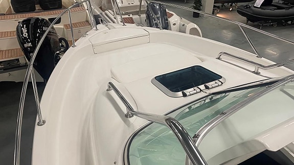Jeanneau 725 WA med Volvo Penta 4.3 GL -00 - 1 ägare 6 of 7