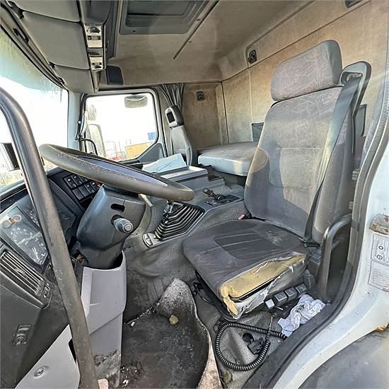 Renault H 100 4x2 STD 12 of 27