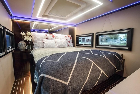 Mercedes-Benz 630 Actros 630 HK NL Exclusive Line 17 of 24