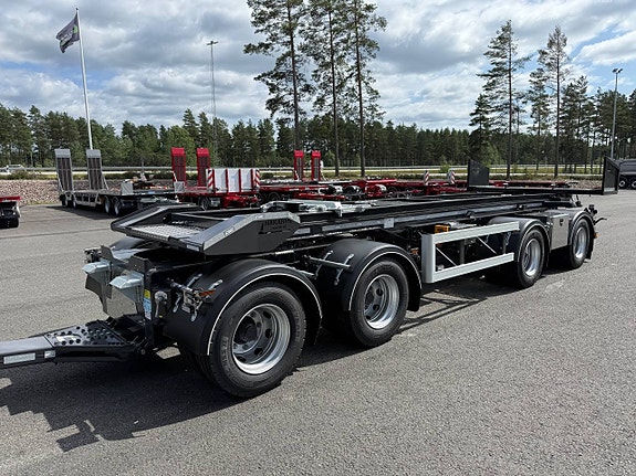 Hakarps - 38 tons LVX vagn med tipp, skjut boggie och flak 3 of 12