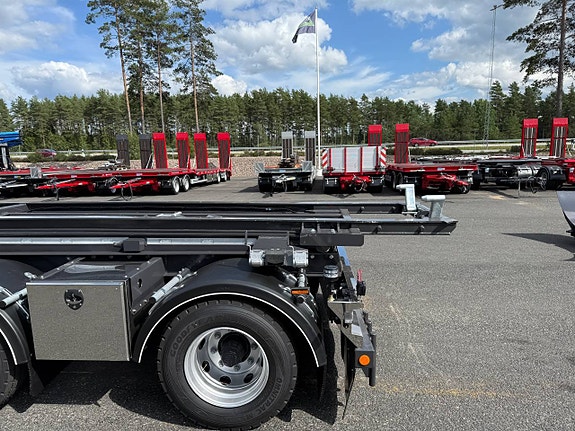Hakarps - 38 tons LVX vagn med tipp, skjut boggie och flak 8 of 12