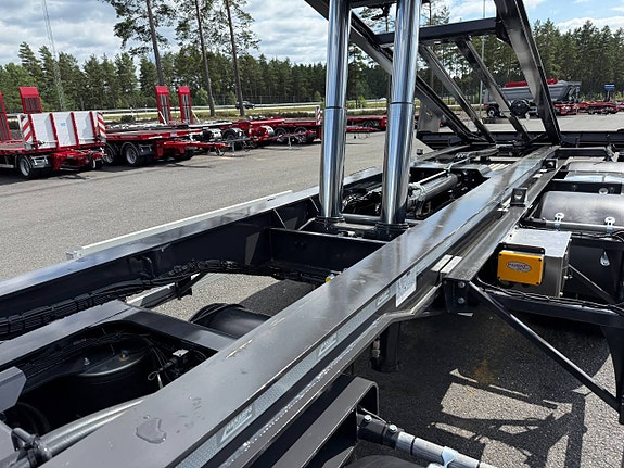 Hakarps - 38 tons LVX vagn med tipp, skjut boggie och flak 10 of 12