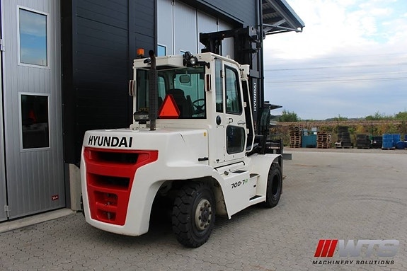 Hyundai 70 D-7 A 4 of 14