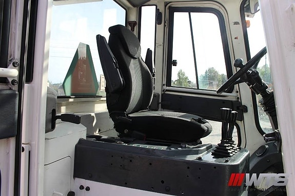 Hyundai 70 D-7 A 10 of 14
