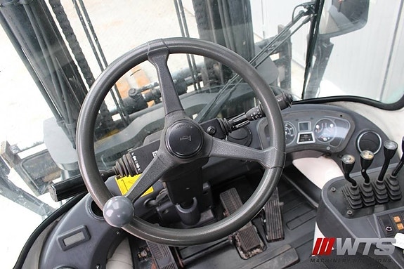 Hyundai 70 D-7 A 7 of 14