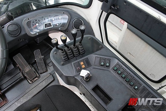 Hyundai 70 D-7 A 6 of 14